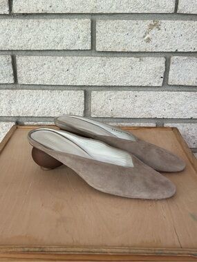 Gray Matters Suede Mildred Egg Heel EU 35